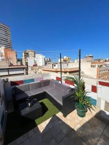 En balkon eller terrasse på Habitacion con terraza en Alicante + 12 billeder