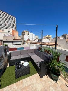 En balkon eller terrasse på Habitacion con terraza en Alicante