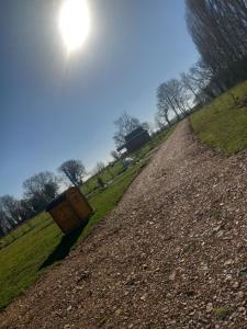 Fotografia z galérie ubytovania Le Pressoir de Gisay Camping Car et Caravane Uniquement v destinácii Gisay