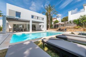 Bazén v ubytování Villa Paraiso Cala dor nebo v jeho okolí