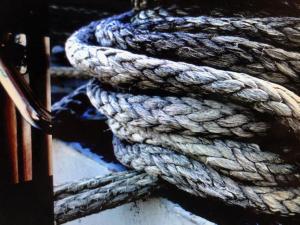 a pile of rope sitting on top of a boat at Schiff AHOY, Hotelschiff, Hausboot, Boot, Passagierschiff in Stuttgart