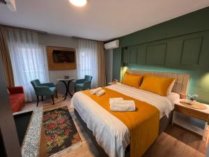 Postel nebo postele na pokoji v ubytování Holy Galata Hotel