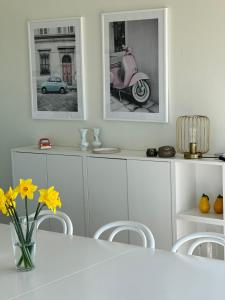 A kitchen or kitchenette at Beach Cabin Még 13 kép