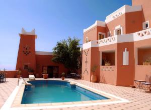 The swimming pool at or close to HOTEL KERDOUS