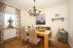 Fotografie z fotogalerie ubytování Ferienhaus Kiebitz mit Sauna v destinaci Cappel-Neufeld