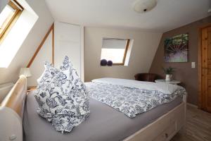 Postel nebo postele na pokoji v ubytování Ferienhaus Kiebitz mit Sauna