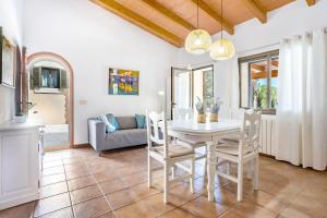 a dining room with a white table and chairs at Son Sec mit Pool und Wifi in Cala Santanyi