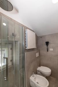 A bathroom at Topazio