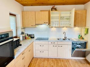 Kuchyňa alebo kuchynka v ubytovaní Chalet Bernardi Apartments