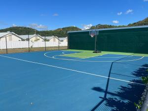 Tenis in/ali skvoš poleg nastanitve Serenity Get Away oz. v okolici