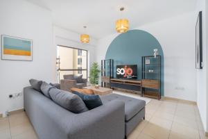 Atpūtas zona naktsmītnē JBR Beach Bliss - One & Three Bedroom Luxury Apartments by Sojo Stay