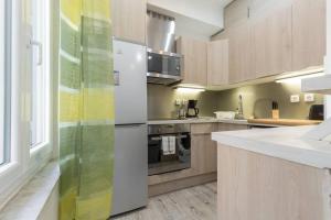 L32 Mozart 2 Bedrooms, Ac, wifi, 10 mins beach