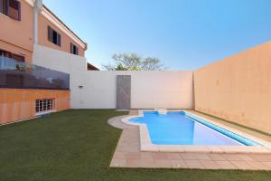 Bazén v ubytování Chalet Vacacional El Agujero nebo v jeho okolí