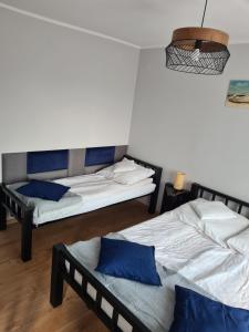 Posteľ alebo postele v izbe v ubytovaní Przy porcie