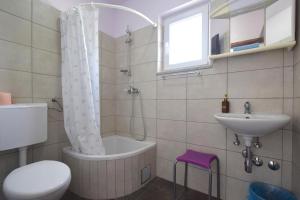 Ένα μπάνιο στο Apartments and Rooms Letizia +68 φωτογραφίες