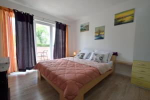 Ένα ή περισσότερα κρεβάτια σε δωμάτιο στο Apartments and Rooms Letizia