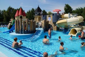 a group of people in the water at a water park at Plage Carpe Diem 2 Apartman in Hajdúszoboszló