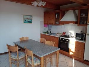 a kitchen with a table and chairs and a stove at Biogarden in Zelarino