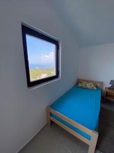 Postel nebo postele na pokoji v ubytování Guest House in Utjeha
