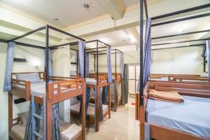 Postel nebo postele na pokoji v ubytování Bamboo Ubud Hostel