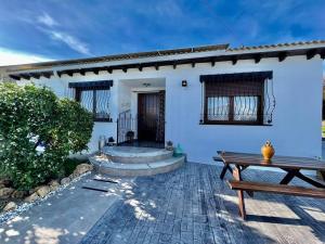 Το κτήριο όπου στεγάζεται  η παραθεριστική κατοικία