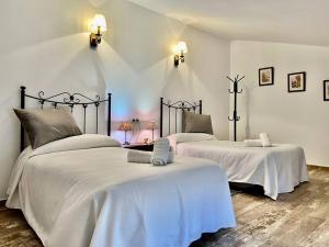 Ένα ή περισσότερα κρεβάτια σε δωμάτιο στο Casa Rural Alfavila +42 φωτογραφίες