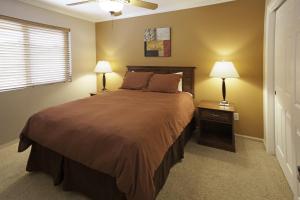 a bedroom with a large bed and two lamps at Beaver Brook on the River in Estes Park