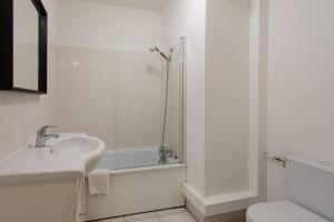 Kúpeľňa v ubytovaní L41 Suite Paladium 8pax 4rooms balcony WIFI AC