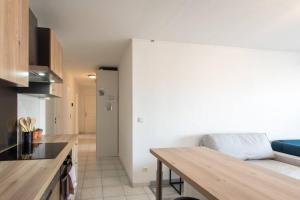 Kuchyňa alebo kuchynka v ubytovaní L41 Suite Paladium 8pax 4rooms balcony WIFI AC