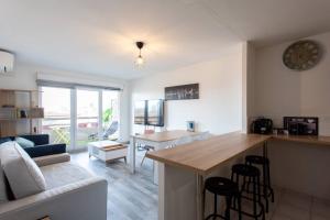 Kuchyňa alebo kuchynka v ubytovaní L41 Suite Paladium 8pax 4rooms balcony WIFI AC