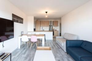 Kuchyňa alebo kuchynka v ubytovaní L41 Suite Paladium 8pax 4rooms balcony WIFI AC