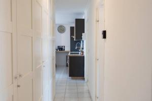 Kuchyňa alebo kuchynka v ubytovaní L41 Suite Paladium 8pax 4rooms balcony WIFI AC