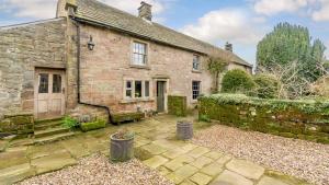 an old brick house with a courtyard in front of it at Elton House in Elton