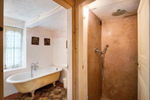 A bathroom at Agriturismo Il Filo di Paglia