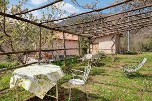 A garden outside Agriturismo Il Filo di Paglia