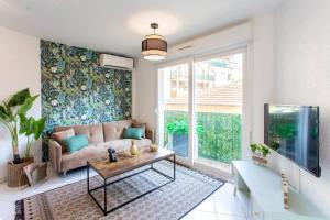L44 1BDR Flat 10mins walk to port/Balcon, Parking, AC