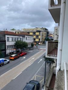 a view of a city street with cars on the road at Hospedaria Cidade Berço in Guimarães