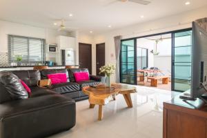 Posezení v ubytování Thai-Themed 3br Boutique Villa by Intira Villas