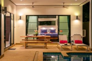 TV a/nebo společenská místnost v ubytování Thai-Themed 3br Boutique Villa by Intira Villas