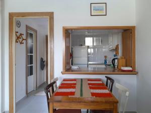 Kuchyňa alebo kuchynka v ubytovaní Apartment with pool near the beach + 16 fotografií