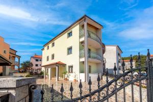 a building with a fence in front of it at Villa Mara in Rovinj