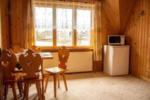 Kuchyňa alebo kuchynka v ubytovaní Apartamenty Sosna