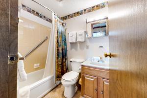 Bilik mandi di Lakeview Condo +16 gambar