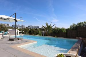 Basen w obiekcie Deluxe VILLA LAVANDA Las Colinas DEHESA DE CAMPOAMOR with HEATED POOL lub w pobliżu