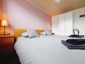 En eller flere senge i et værelse på Au Pachis - Maison de vacances Houffalize