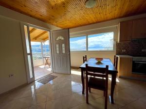 Gallery image of Lucas apartments in Himare