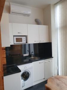 Køkken eller tekøkken på Dzīvoklis Nr. 7