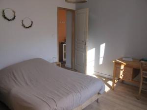 Postel nebo postele na pokoji v ubytování POLIGNY, appartement centre ville