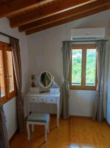 Gambar di galeri bagi Nikόla's House di Mourniaí