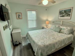 Postel nebo postele na pokoji v ubytování Beach Nutz + 65 fotografií